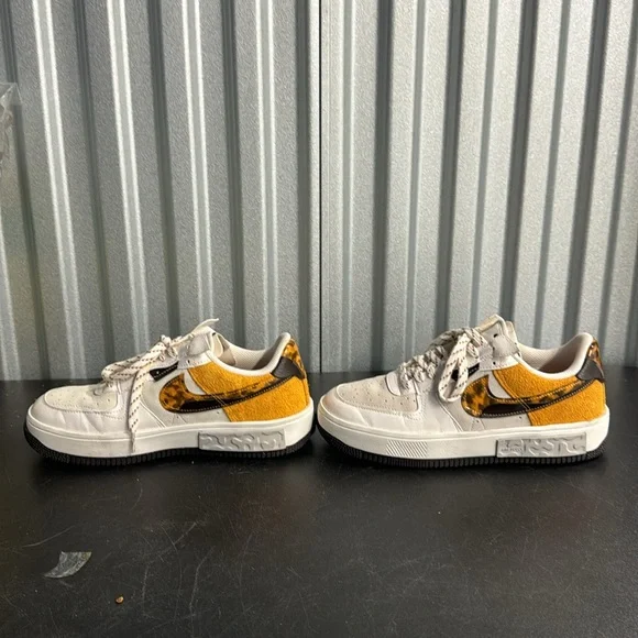 Nike Women's Beige and Orange Sneakers - Picture 6 of 10
